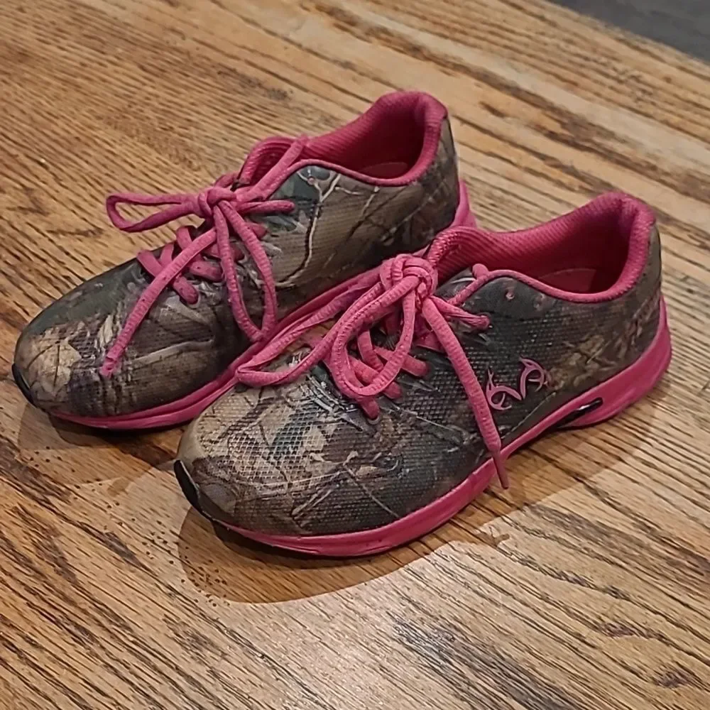 RealTree cobra Jr sz 2 Sneakers